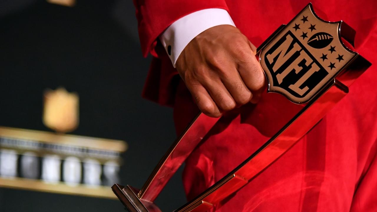 Arizona Cardinals Kyler Murray holds the AP Offensive Rookie of the Year presented by Oakley during the NFL Honors awards presentation at Adrienne Arsht Center.