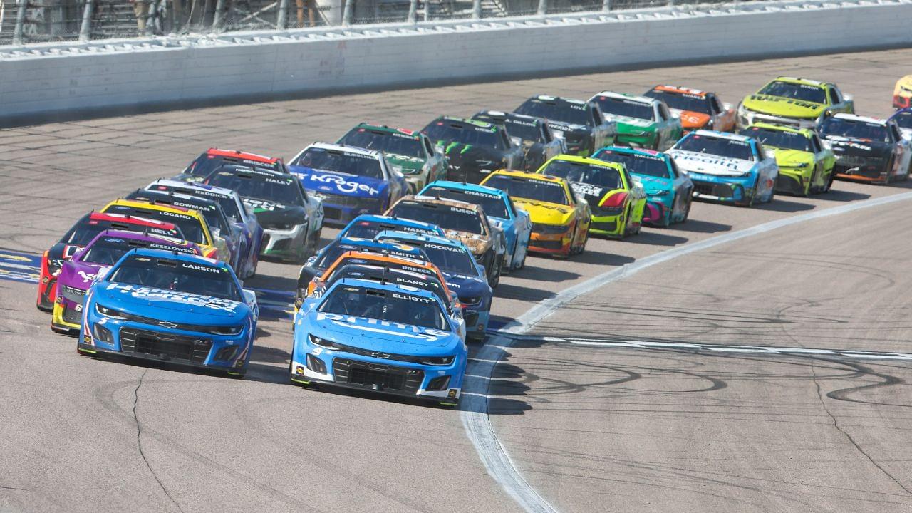 NASCAR Cup Series drivers Chase Elliott (9) and Kyle Larson (5) lead the pack during a restart at the AdventHealth 400 at Kansas Speedway.