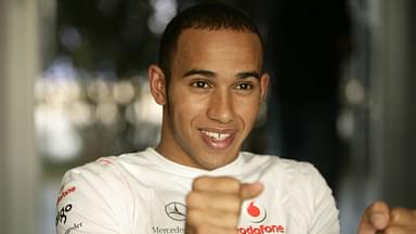 Lewis Hamilton (England McLaren Mercedes) imitiert seine Fahrt Motorsport Grand Prix Herren Großer Preis von China 2007