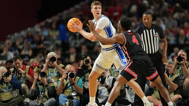 Duke Blue Devils forward Cooper Flagg (2) controls the ball against Houston Cougars guard L.J. Cryer (4) during the first half in the semifinals of the men's Final Four of the 2025 NCAA Tournament at the Alamodome.