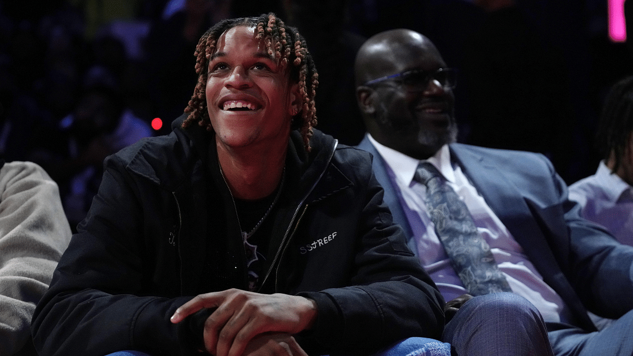 Shaquille O'Neal sits with his son Shareef O'Neal during the fourth quarter of the game between the New Orleans Pelicans and the Los Angeles Lakers