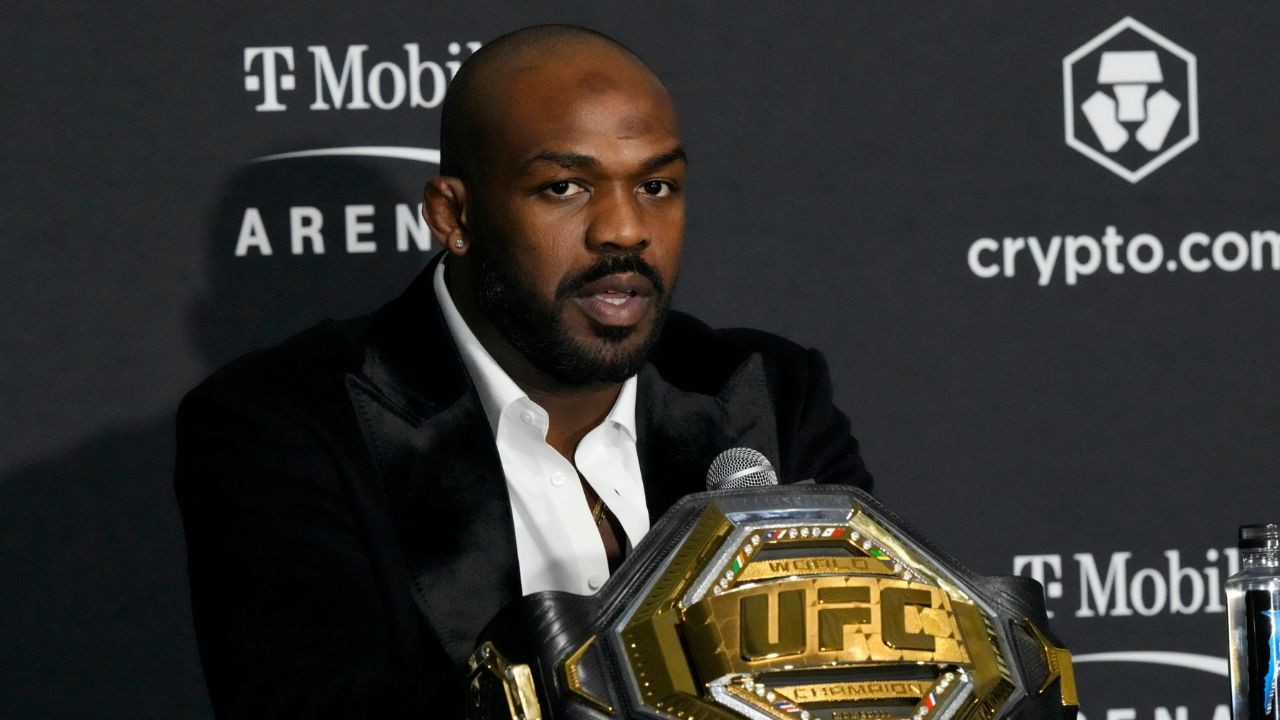 Жон Жонстой амьдралын хэв маягаас болж зам салсан тухайгаа экс UFC тамирчин дурслаа