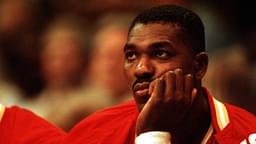 Hakeem Olajuwon von den Houston Rockets auf der Bank Basketball Herren NBA, Denver Nuggets