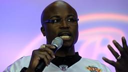 NFL, American Football Herren, USA 2012: Ravens Pep Rally JAN 20 2012 : Ex Baltimore Ravens Qadry Ismail addresses the crowd during the AFC Championships pep rally at The Gallery in the Inner Harbor of Baltimore.(Credit Image: & 169; John Middlebrook Cal Media)