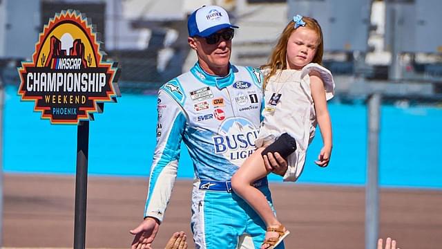 Holding his daughter Piper, NASCAR Cup Series driver Kevin Harvick (4) walks the catwalk during the driver introductions for the Cup Series Championship race at Phoenix Raceway in Avondale on Nov. 5, 2023.