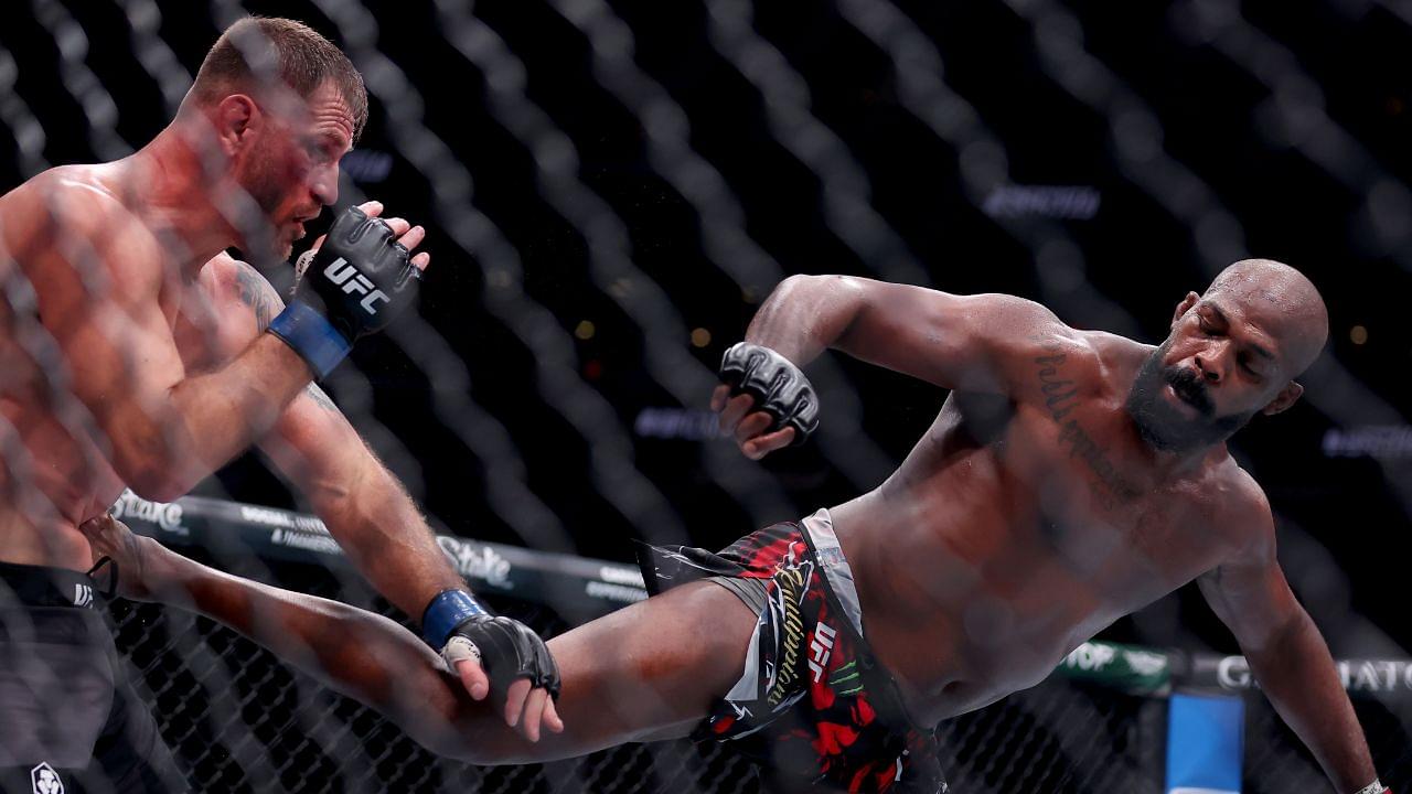 Jon Jones (red gloves) fights Stipe Miocic (blue gloves) in the heavyweight bout during UFC 309 at Madison Square Garden.