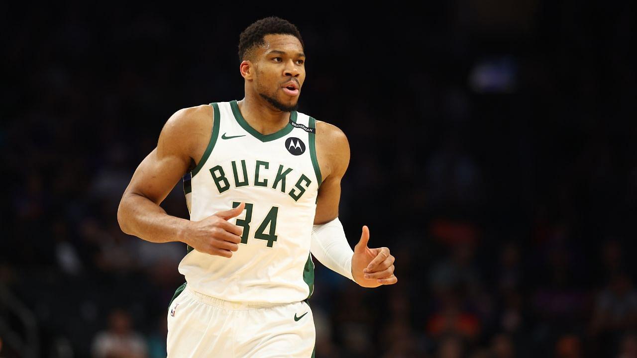 Milwaukee Bucks forward Giannis Antetokounmpo (34) against the Phoenix Suns at Footprint Center.
