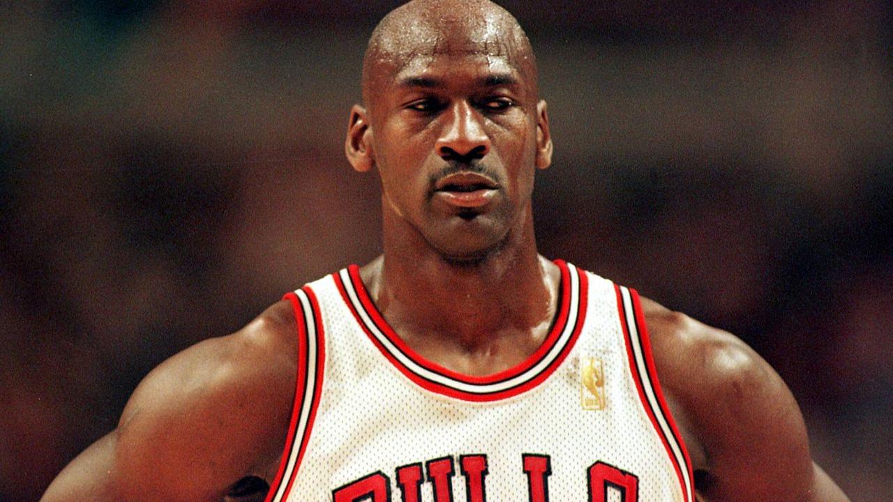 Bulls-Guard Michael Jordan nachdenklich Basketball Herren NBA, Saison 1996 97: Chicago Bulls Einzelbild United Center Chicago Nachdenklichkeit,