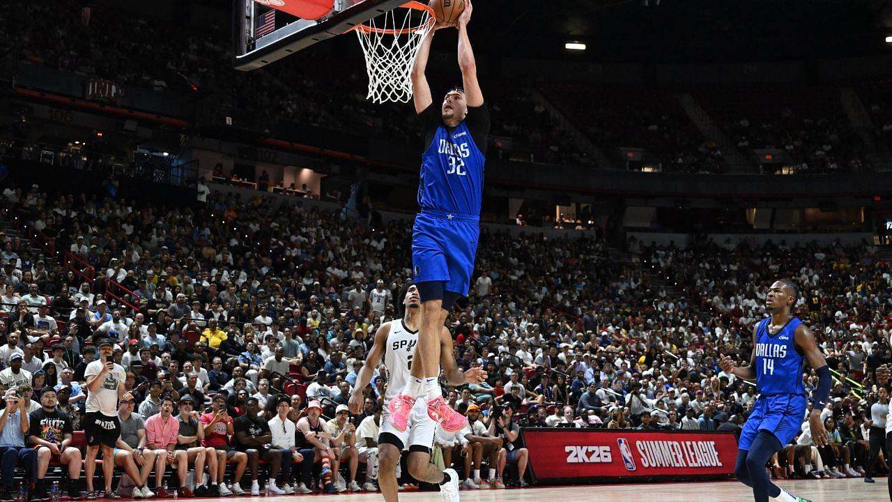 Dallas Mavericks forward Cooper Flagg (32) dunks against the San Antonio Spurs in the fourth quarter of their game at Thomas & Mack Center.