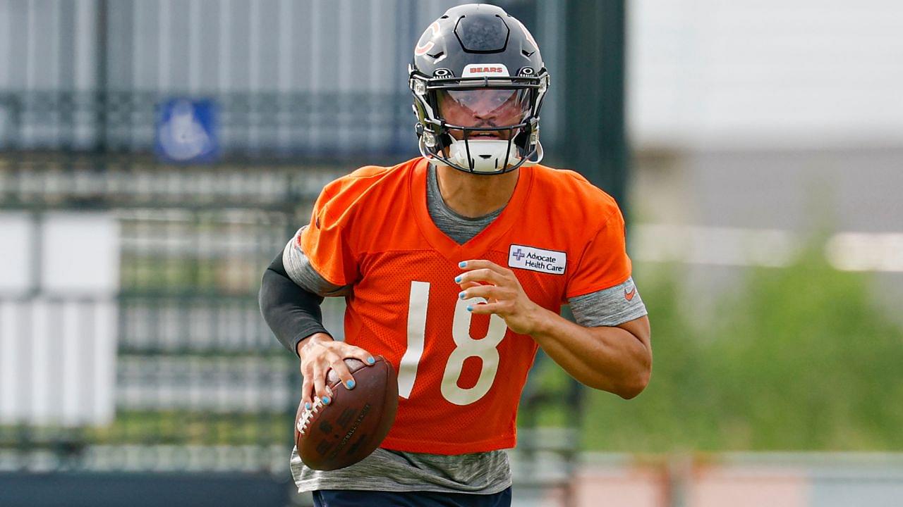 Chicago Bears quarterback Caleb Williams (18) runs with the ball during training camp at Halas Hall.
