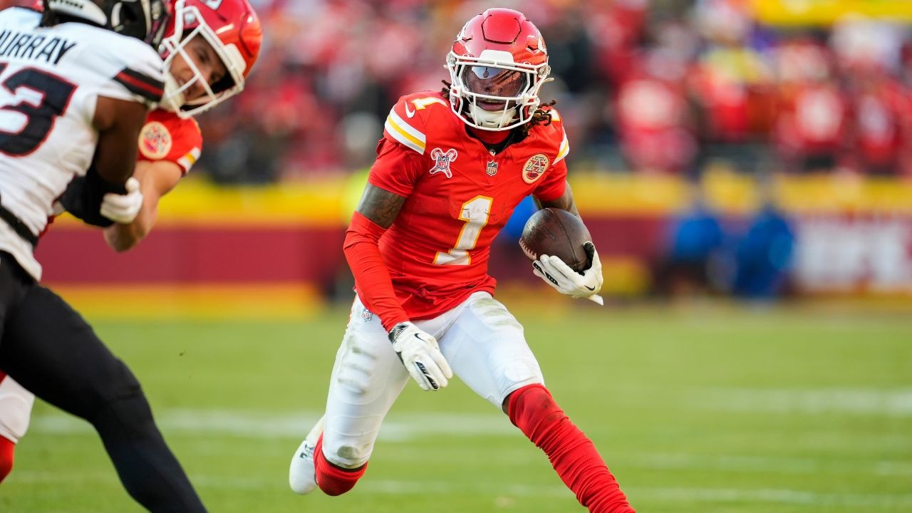 Chad Johnson Reacts as Randy Moss Claims Tyreek Hill Is “Nowhere All-Time” Among  NFL Receivers - The SportsRush