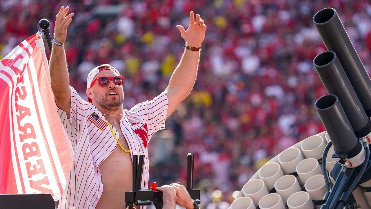 Will Compton after the first quarter between the Nebraska Cornhuskers and the Michigan Wolverines at Memorial Stadium.