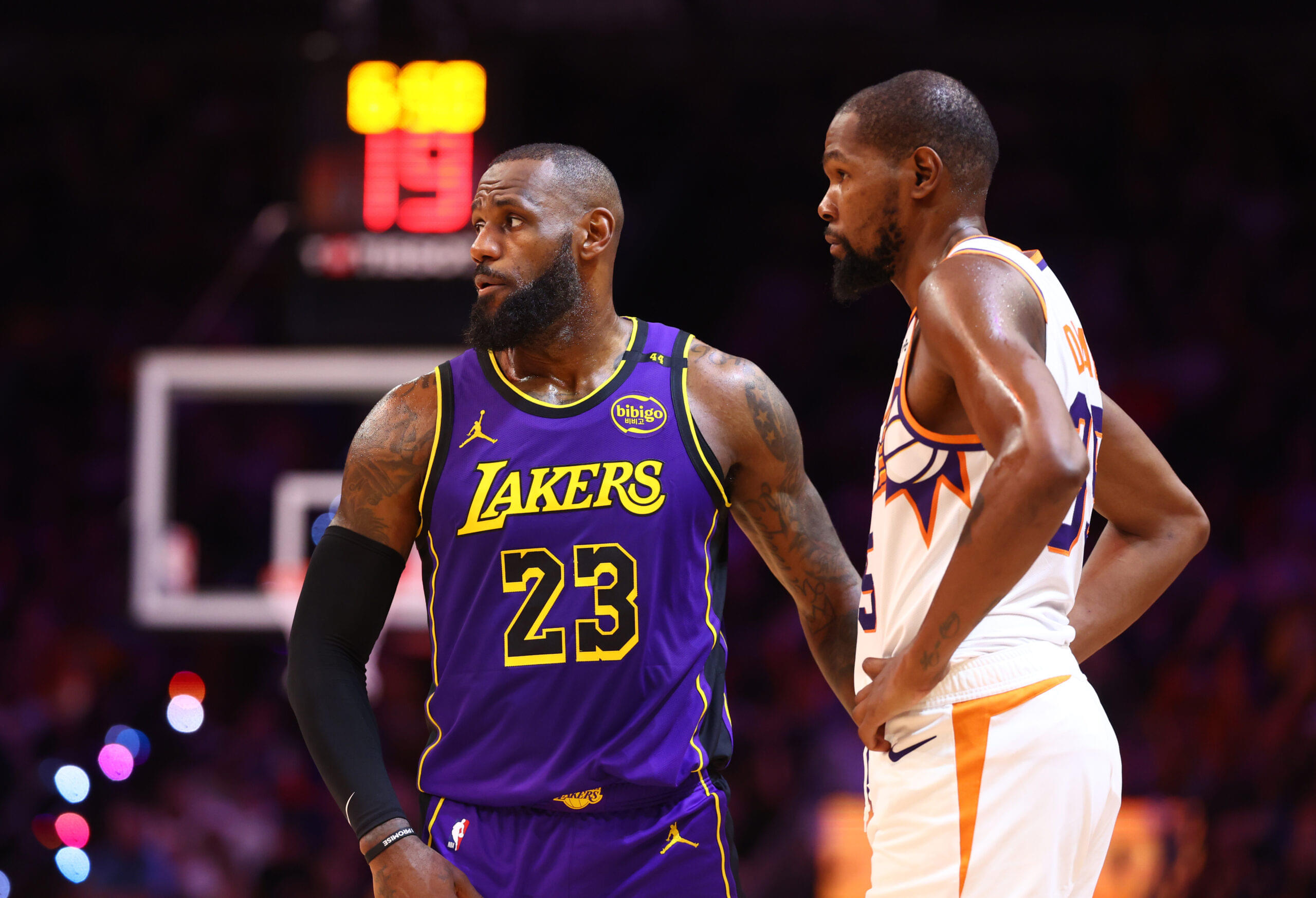 LeBron James (L) and Kevin Durant (R)