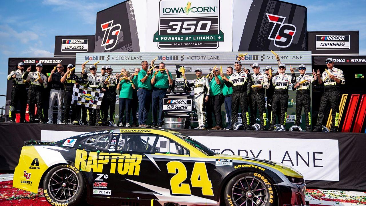 William Byron (24), crew members and sponsors pose for pictures after the NASCAR Cup Series Iowa Corn 350 on Aug. 3, 2025, at Iowa Speedway in Newton, Iowa. Byron (24) finished the race first.