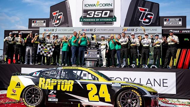 William Byron (24), crew members and sponsors pose for pictures after the NASCAR Cup Series Iowa Corn 350 on Aug. 3, 2025, at Iowa Speedway in Newton, Iowa. Byron (24) finished the race first.