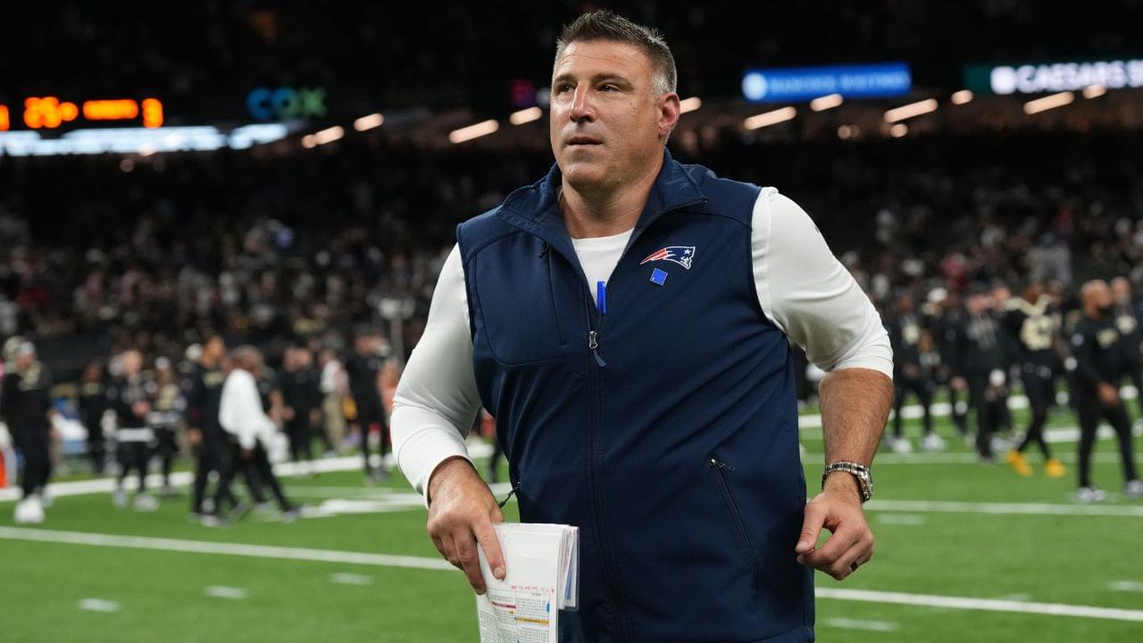 New England Patriots head coach Mike Vrabel runs off the field following a game against the New Orleans Saints at Caesars Superdome.