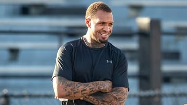Maurkice Pouncey chats with Lakeland High School football players during their first day of practice at Bryant Stadium in Lakeland Fl. Monday July 29 2024. Ernst Peters/The Ledger