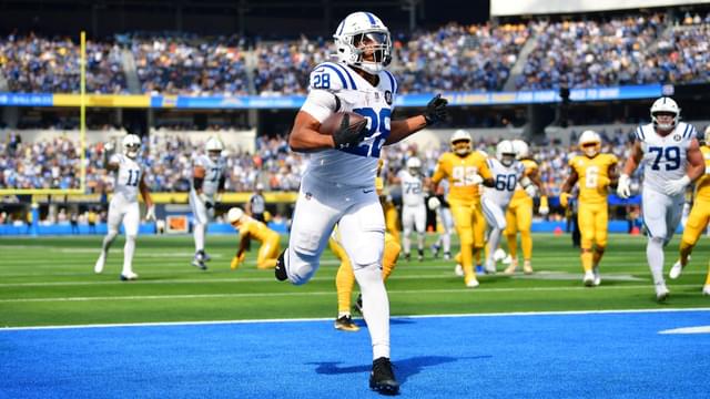 Indianapolis Colts running back Jonathan Taylor (28) scores a touchdown in the first quarter against the Los Angeles Chargers at SoFi Stadium.