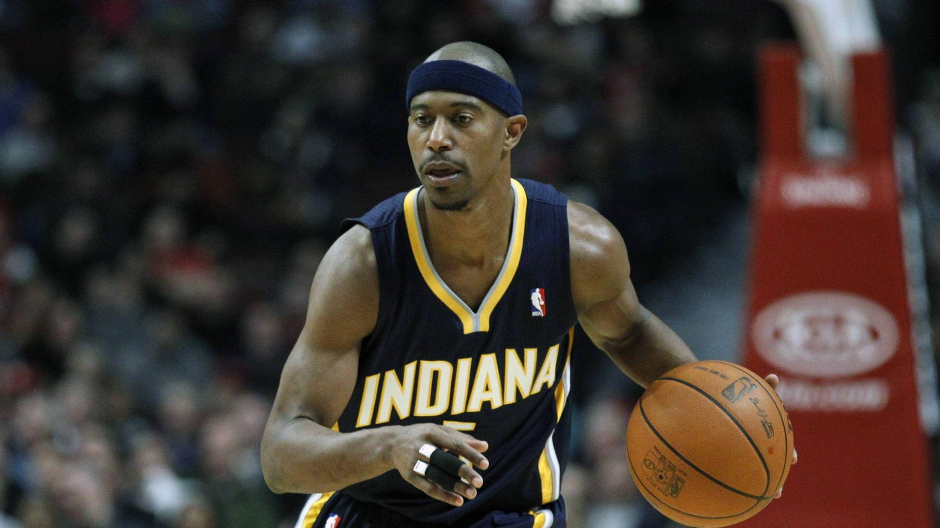 Chicago Bulls (white) - Indiana Pacers (blue), T.J. FORD (Pacers)