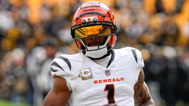 Cincinnati Bengals wide receiver Ja'Marr Chase (1) runs warmups before the first quarter of the NFL Week 11 game between the Pittsburgh Steelers and the Cincinnati Bengals at Acrisure Stadium in Pittsburgh on Sunday, Nov. 16, 2025.