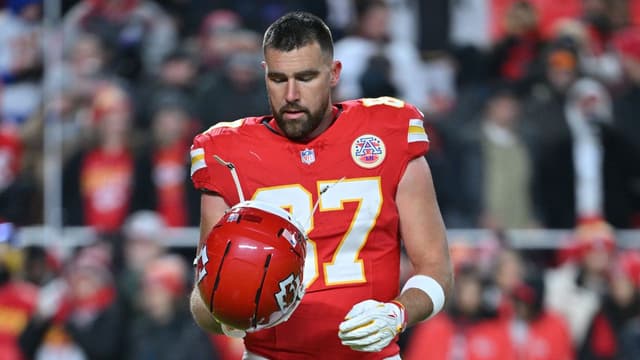 Kansas City Chiefs tight end Travis Kelce (87) warms up prior to the game against the Houston Texans at GEHA Field at Arrowhead Stadium.