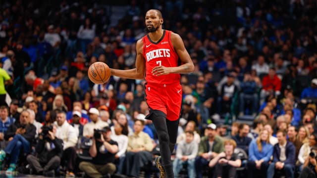 Dec 6, 2025; Dallas, Texas, USA; Houston Rockets forward Kevin Durant (7) brings the ball up the court during the first quarter against the Dallas Mavericks at American Airlines Center