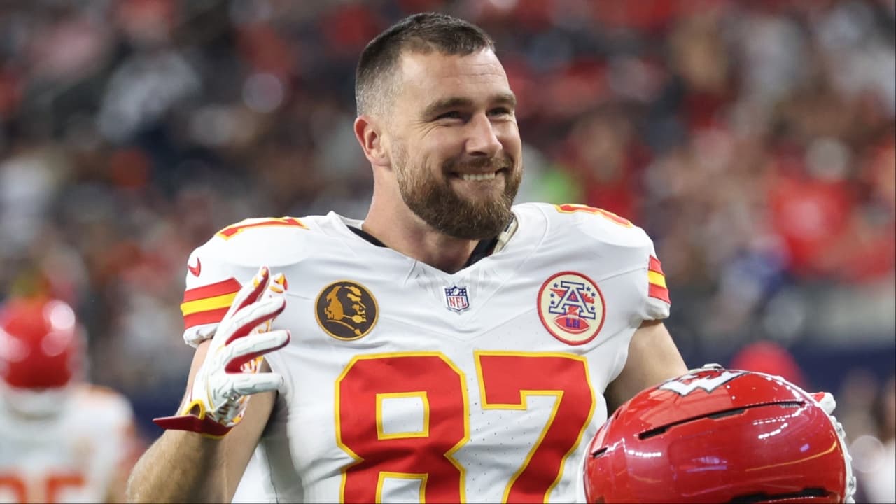 Kansas City Chiefs tight end Travis Kelce (87) warms up prior to the game against the Dallas Cowboys at AT&T Stadium.