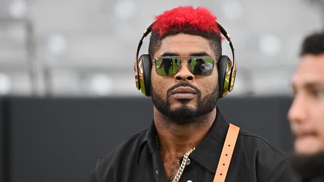 San Fancisco 49ers wide receiver Jauan Jennings (15) looks on during warmups prior to the game against the Arizona Cardinals at State Farm Stadium.