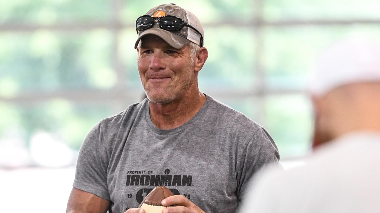 “I’m Trying to Make It a Little Uncomfortable for Myself”: Brett Favre on How He’s Coping With Parkinson’s Disease