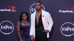 Simone Biles (left) and Jonathan Owens pose on the ESPYs red carpet at the Dolby Theatre.