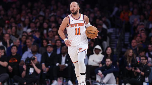 New York Knicks guard Jalen Brunson (11) dribbles up court against the LA Clippers during the second half at Madison Square Garden