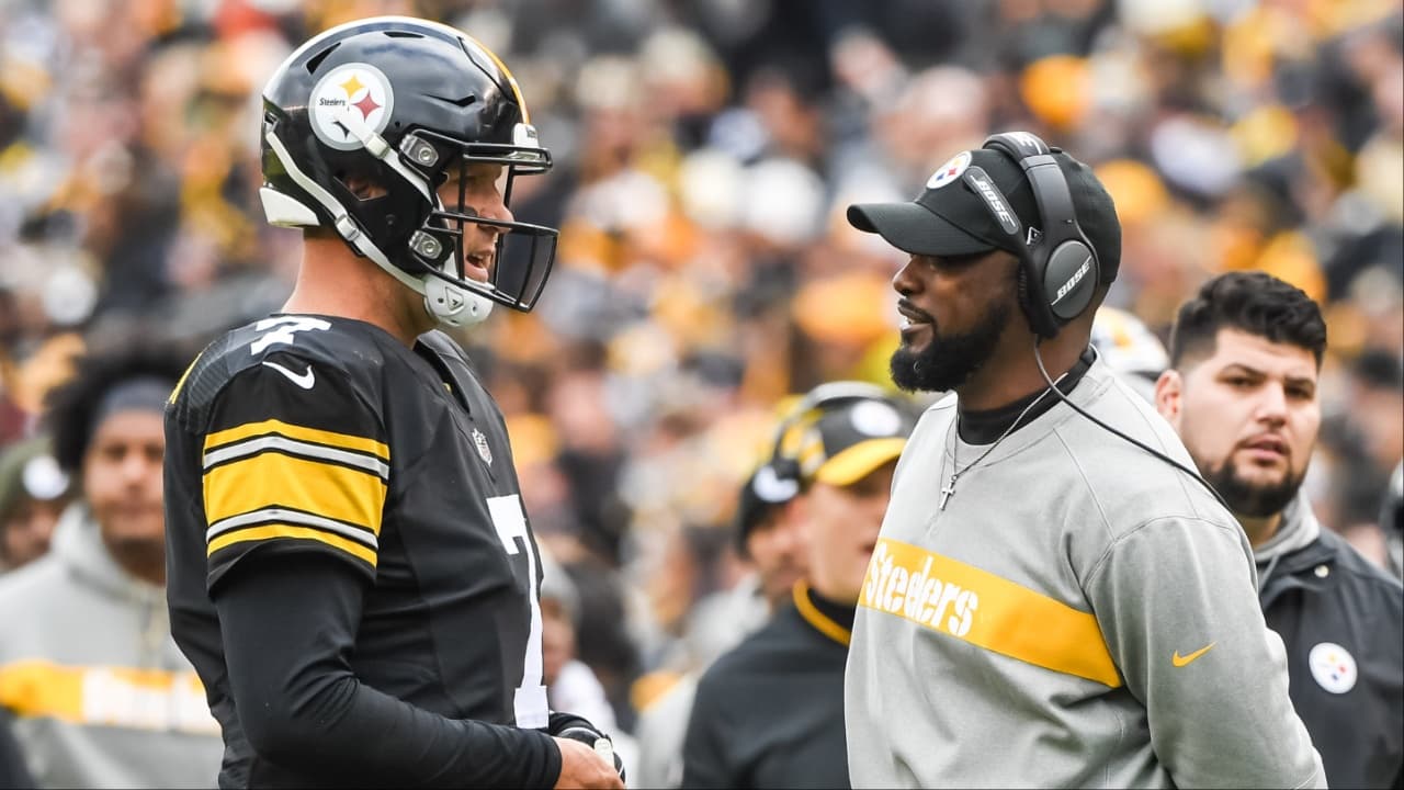 Pittsburgh Steelers head coach Mike Tomlin talks with quarterback Ben Roethlisberger (7) during the second quarter against the Cleveland Browns at Heinz Field.