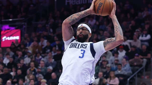 Jan 8, 2026; Salt Lake City, Utah, USA; Dallas Mavericks forward Anthony Davis (3) looks to pass against the Utah Jazz during the first half at Delta Center