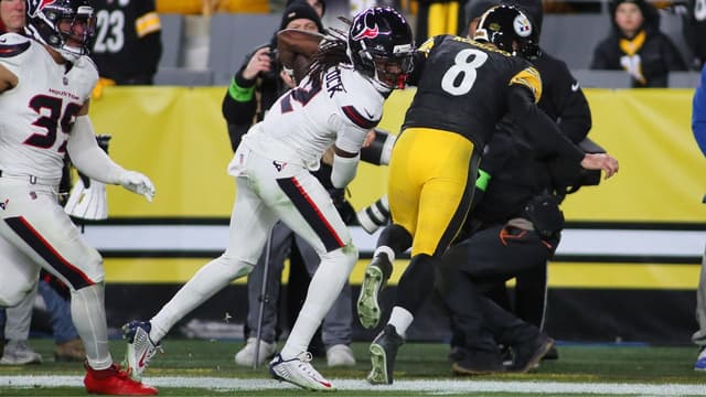 Calen Bullock and Aaron Rodgers