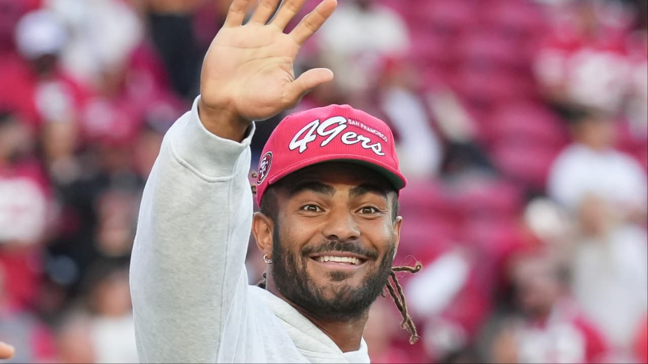 San Francisco 49ers middle linebacker Fred Warner (54) waves prior to the game against the Atlanta Falcons at Levi's Stadium.