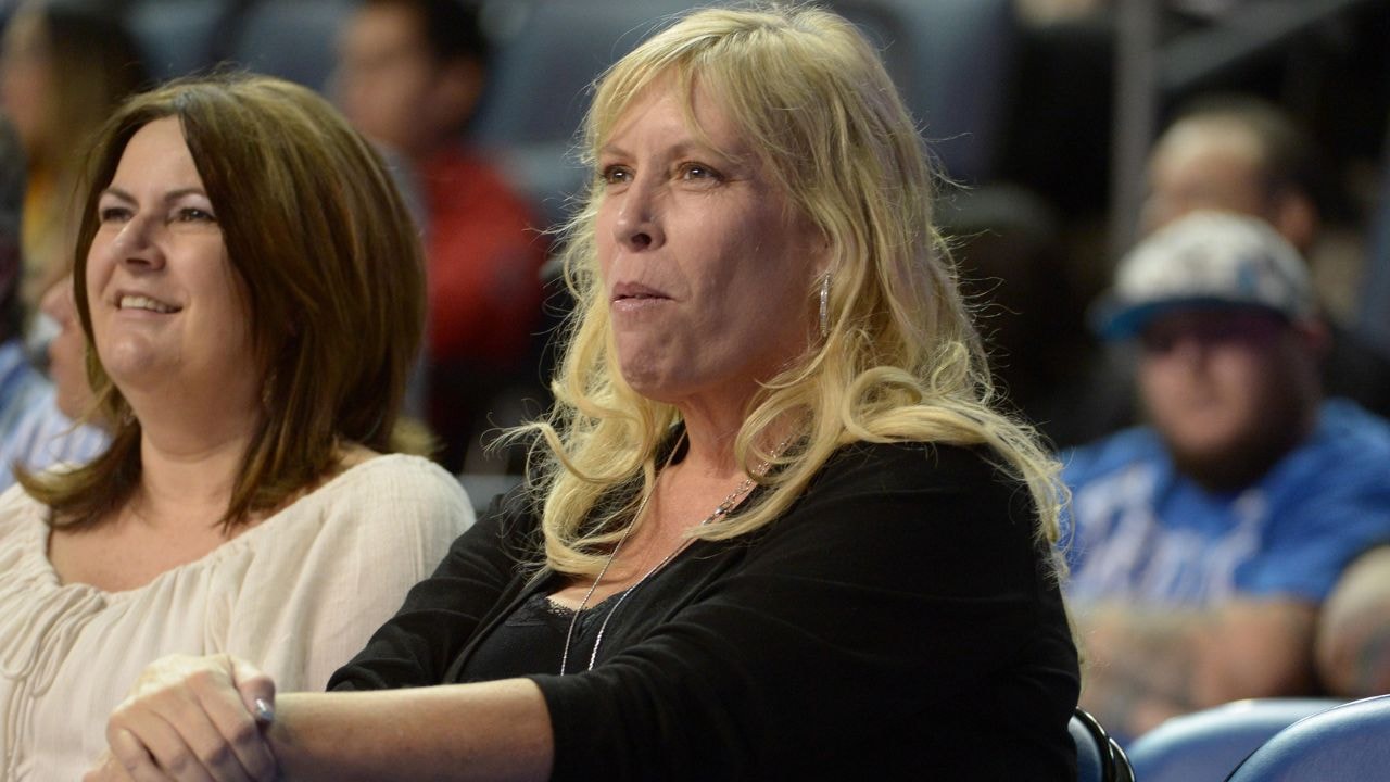Jeanie Buss’ Sister Janie Pleaded to Not Be Fired By Lakers, Felt Like a Paper Thrown Into the Trash