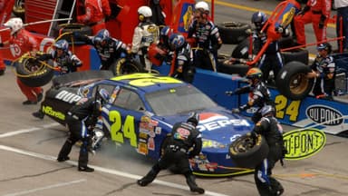 May 1, 2006; Talladega, AL, USA; Nascar Nextel Cup driver Jeff Gordon of the (24) DuPont Chevrolet Monte Carlo makes a pit stop during the Aarons 499 at Talladega Superspeedway
