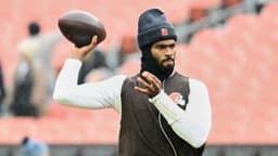 Cleveland Browns quarterback Shedeur Sanders (12) warms up before the game against the Tennessee Titans at Huntington Bank Field.