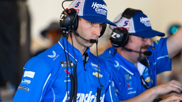 Oct 31, 2025; Avondale, Arizona, USA; Cliff Daniels, crew chief for NASCAR Cup Series driver Kyle Larson (not pictured) during practice for the NASCAR Championship race at Phoenix Raceway