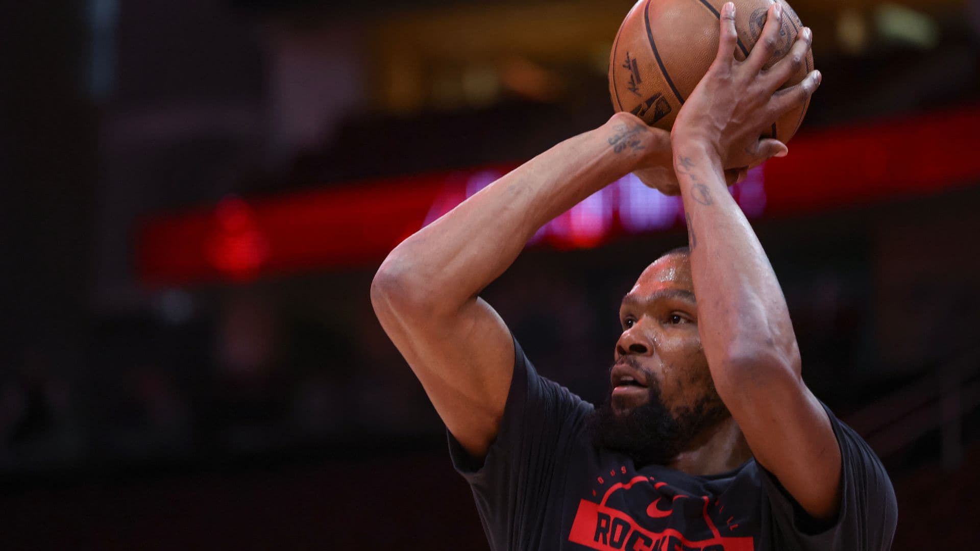 Feb 11, 2026; Houston, Texas, USA; Houston Rockets forward Kevin Durant (7) warms up before playing against the Los Angeles Clippers at Toyota Center