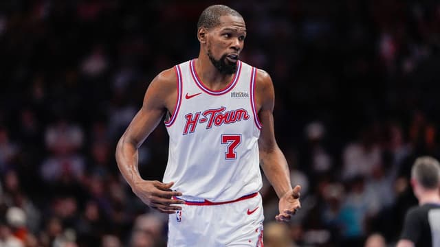 Houston Rockets forward Kevin Durant (7) during the second quarter against the Charlotte Hornets at Spectrum Center.