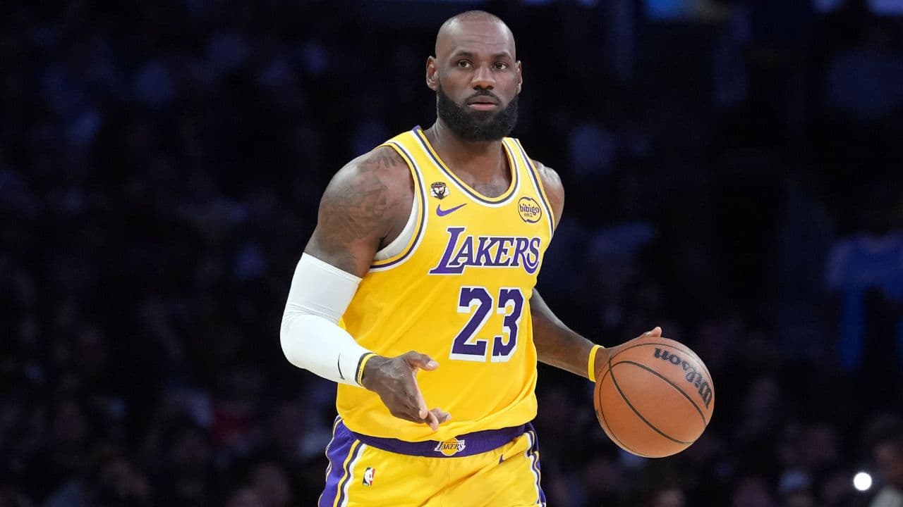 Los Angeles Lakers forward LeBron James (23) dribbles the ball against the LA Clippers in the first half at Crypto.com Arena